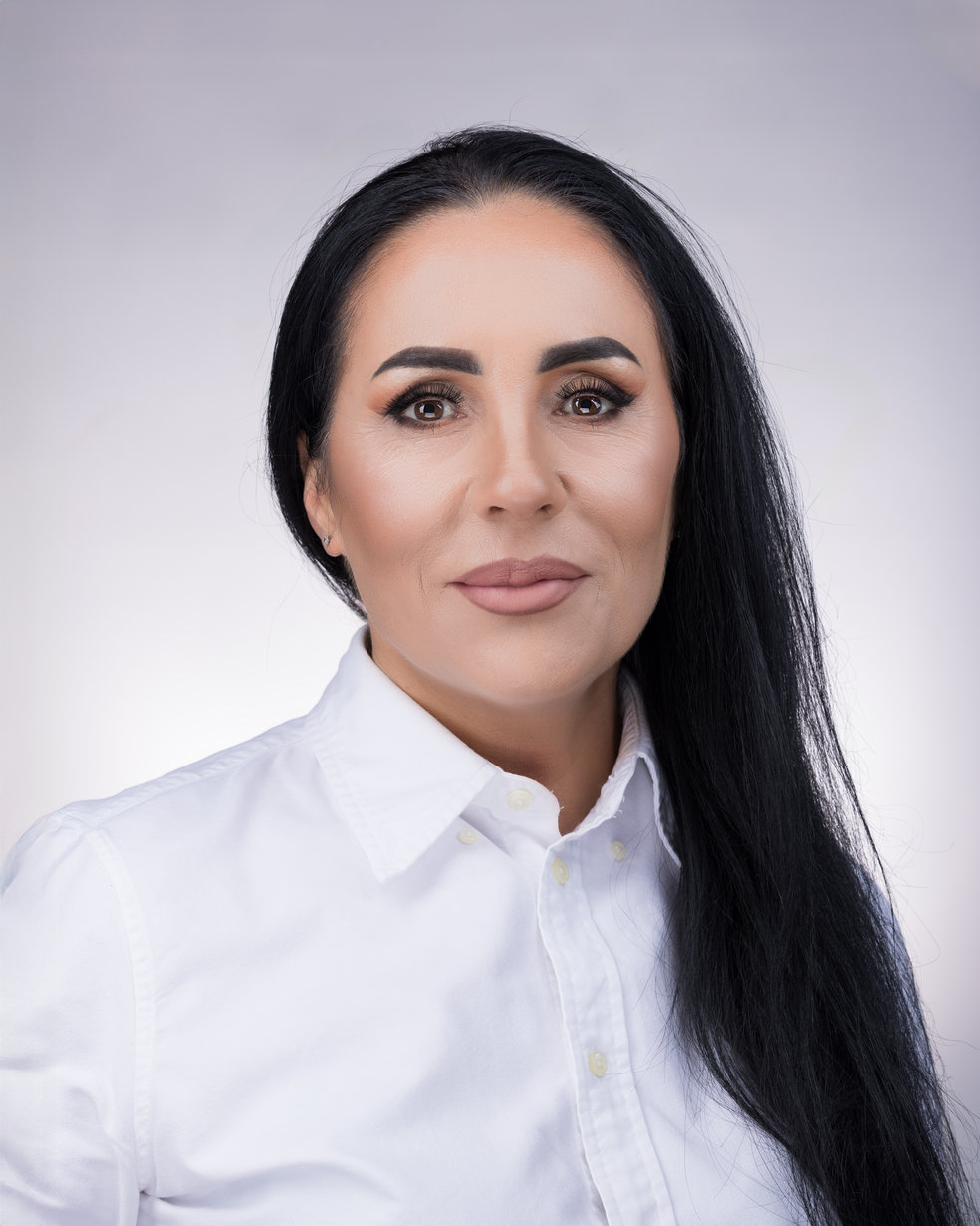 business headshot branding photography portrait AK headshot studio Andrzej Kijak