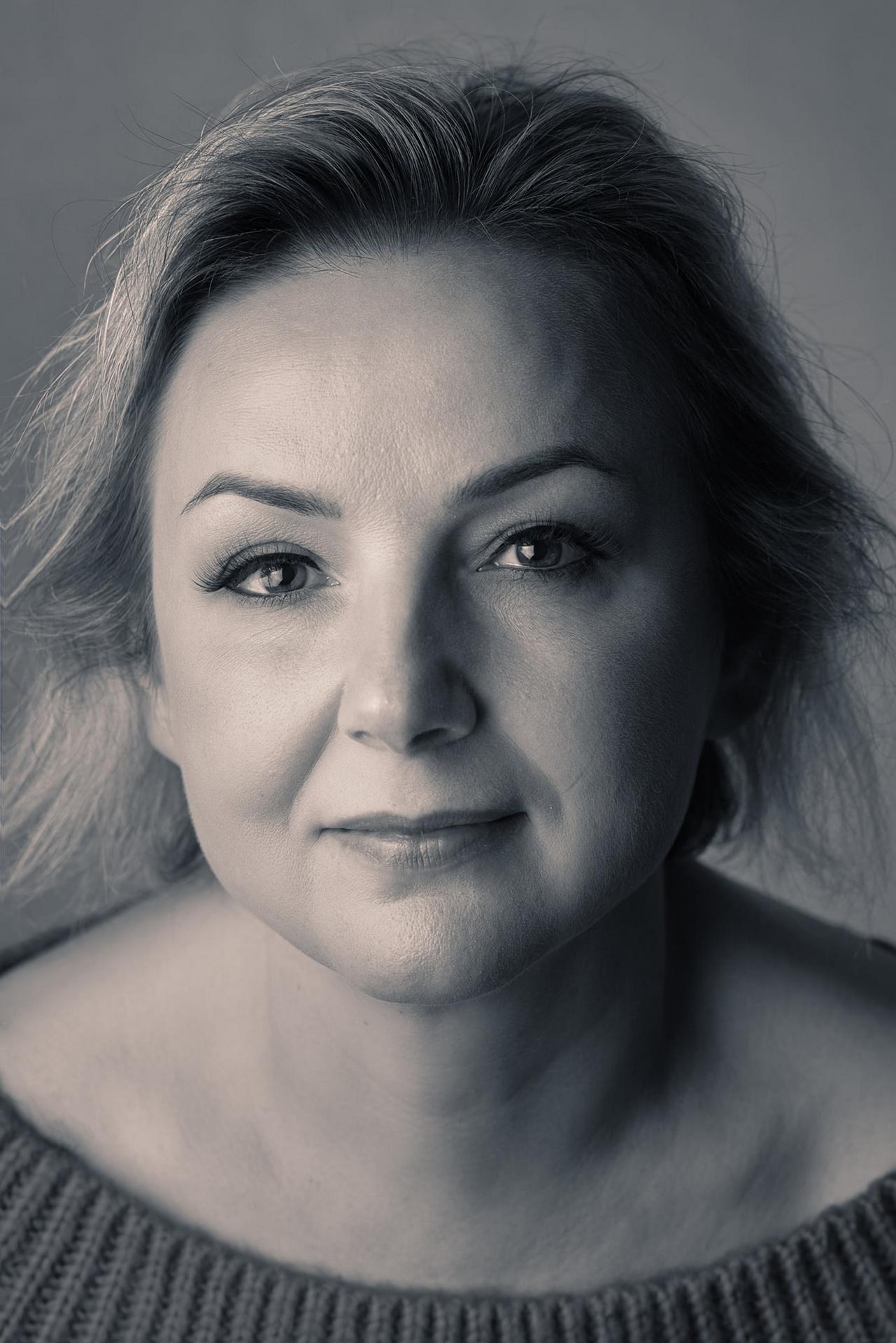 business headshot branding photography portrait AK headshot studio Andrzej Kijak