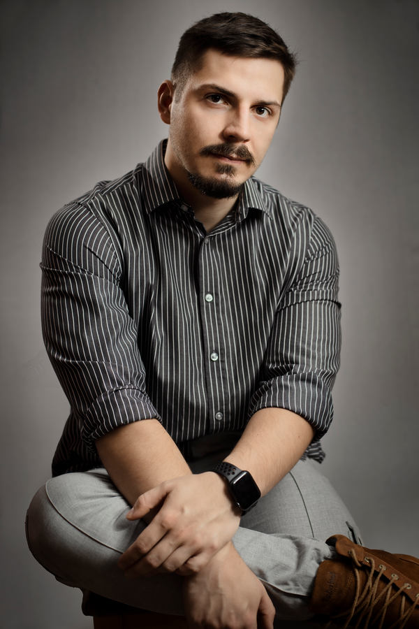 business headshot branding photography portrait AK headshot studio Andrzej Kijak