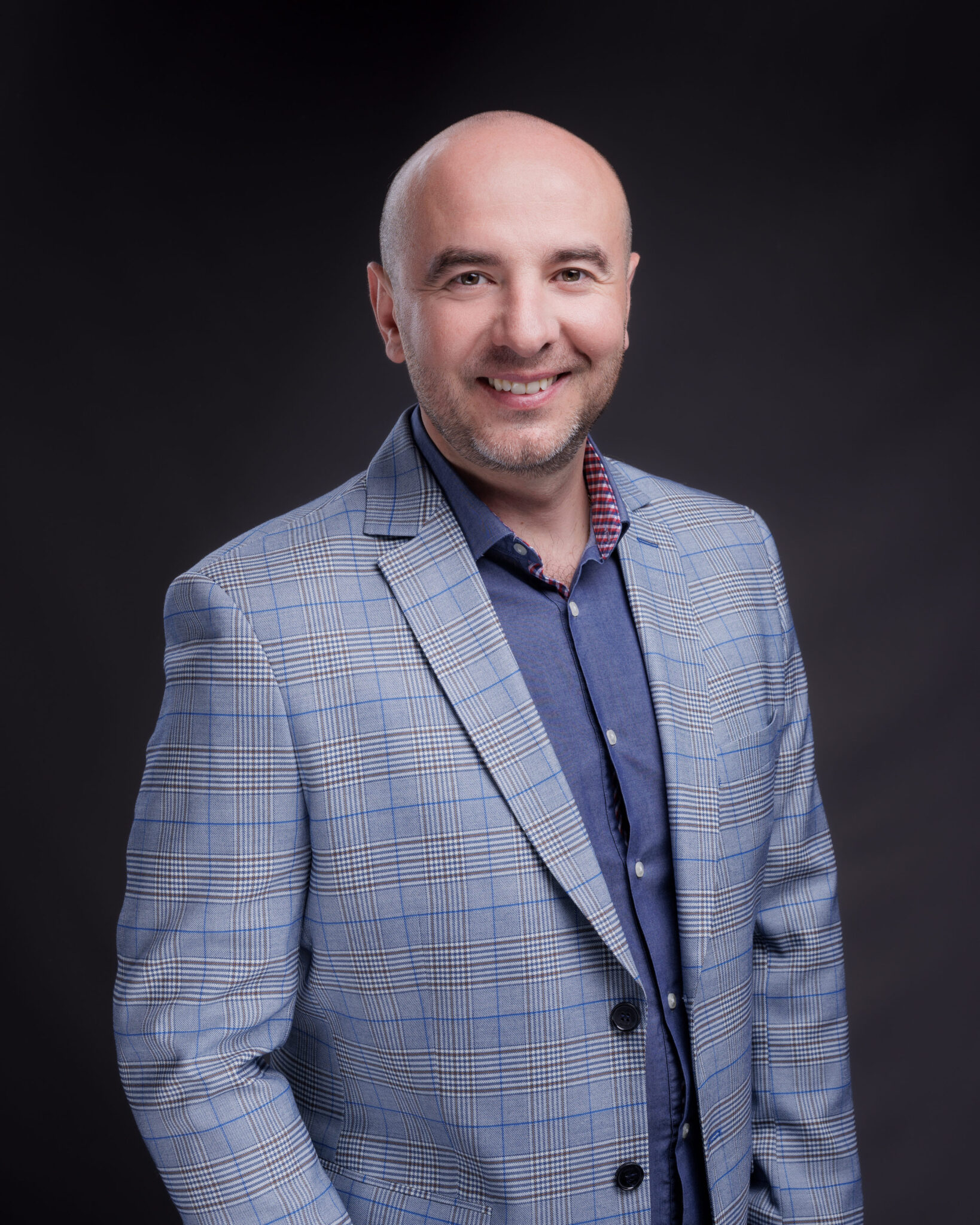 business headshot branding photography portrait AK headshot studio Andrzej Kijak