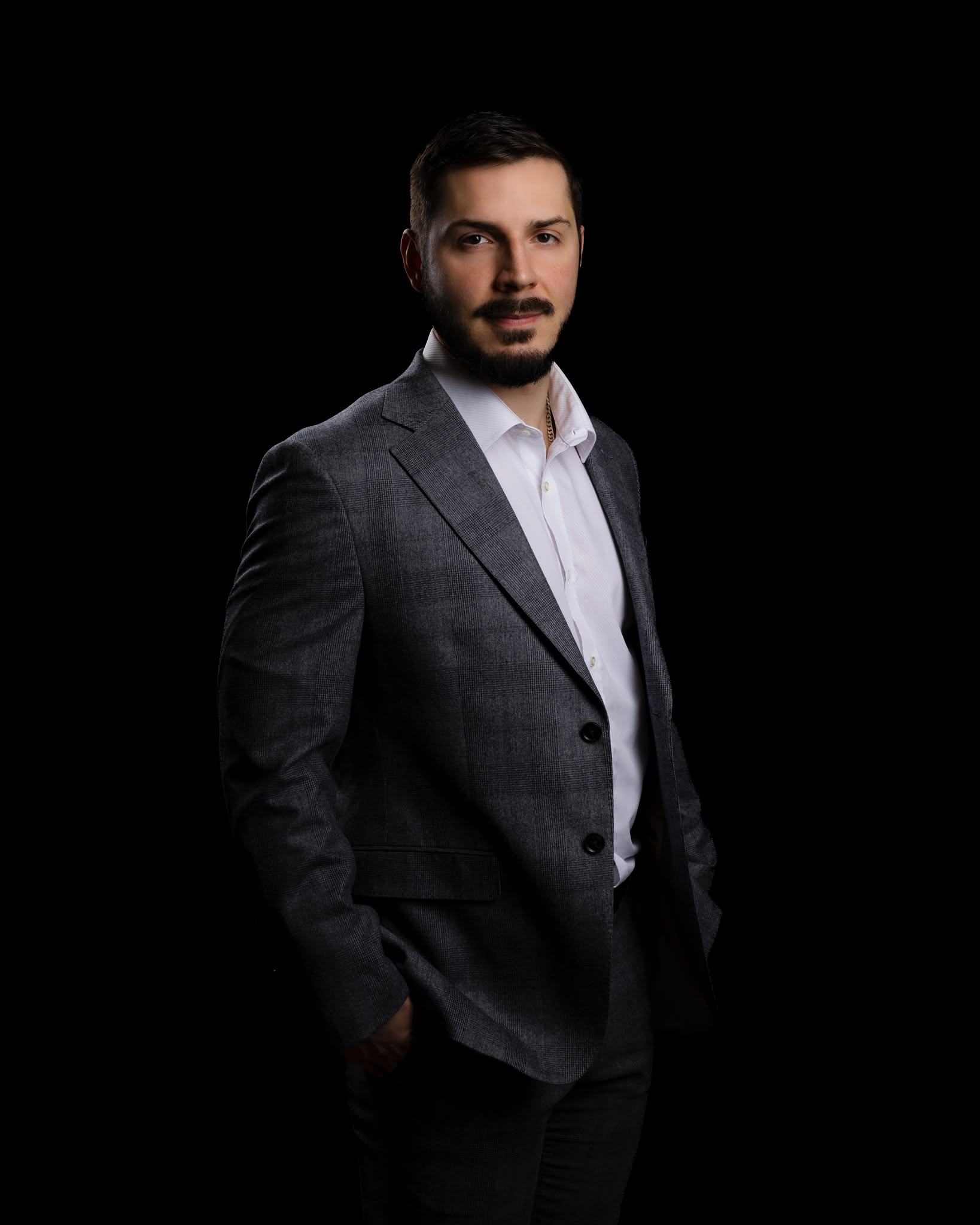 business headshot branding photography portrait AK headshot studio Andrzej Kijak